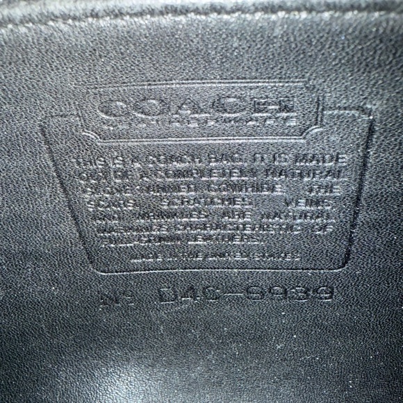 Vintage Coach Carson Zippered
Black Leather Rectangle Shoulder Bag #D4C-9939 - Picture 12 of 16